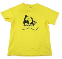 Tmavožluté sportovní tričko s písmenky a nápisy ROLY