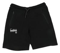 Černé teplákové kraťasy s nápisy C&A