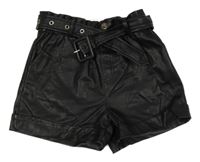Černé koženkové kraťasy s páskem River Island