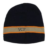 Tmavomodro-béžová čepice s písmeny