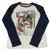 Tmavomodro-bílé triko s plátěnkami a vlajkou C&A