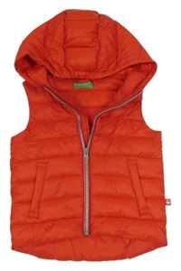 Červená šusťáková prošívaná zateplená vesta s kapucí Benetton
