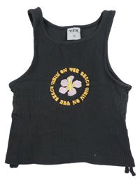 Tmavošedý žebrovaný crop top s kytičkou Y.F.K. 