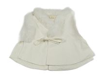 Bílá vzorovaná vesta s kožešinovým lemem 