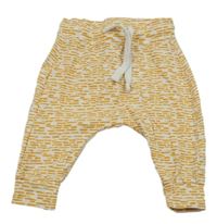 Bílo-okrové vzorované lehké tepláky hema