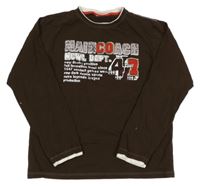 Hnědé triko s nápisy a číslem 