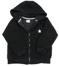 Černá huňatá propínací mikina s hvězdou a kapucí 