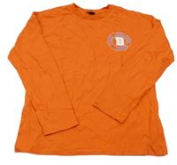 Tmavooranžové triko se znakem s písmenkem a nápisy KIABI