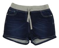 Tmavomodré teplákové riflové kraťasy se šedým úpletovým pasem John Baner