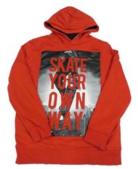 Červená mikina s nápisem a kapucí C&A