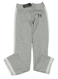 Nové - Světlešedé legíny s písmenem a proužkem Holyfield