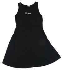 Černé šaty s nápisem page one young