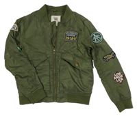 Khaki saténový jarní bomber s nášivkami AMERICA TODAY
