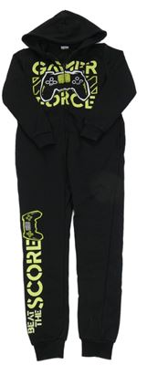 Černá tepláková kombinéza s PS ovladačem a kapucí 