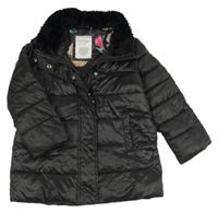 Černý prošívaný šusťákový zimní kabát s ukrývací kapucí Primigi