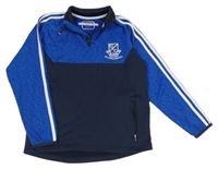 Tmavomodro-modrá sportovní mikina s nášivkou 