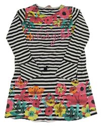 Černo-bílé pruhované šaty s nápisem a květy