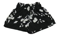Černo-bílé květované kraťasy 