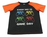 Černo-červené tričko s ovladači 