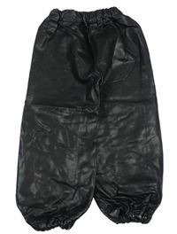 Černé koženkové cuff kalhoty