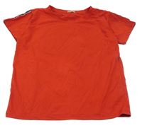 Červené tričko s proužkem