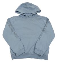 Světlemodrá mikina s nápisem na rukávech a kapucí C&A