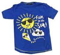 Modré tričko s nápisem a sluncem George