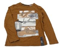 Hnědé triko s potiskem C&A