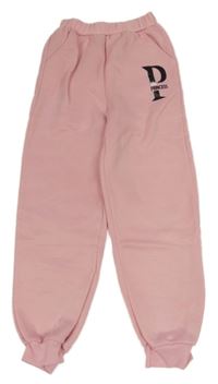 Růžové tepláky s písmenem 