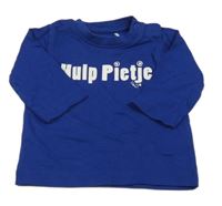 Modré triko s nápisem 