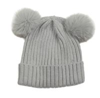 Světlešedá čepice s bambulemi Primark