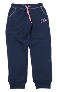 Tmavomodré tepláky s nápisy a srdíčkem in extenso