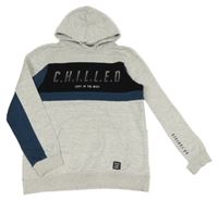 Světlešedo-černo-petrolejová mikina s nápisem a kapucí C&A