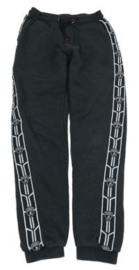 Tmavošedé tepláky s pruhem