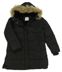 Černý šusťákový zimní kabát s kapucí s kožešinou Primark