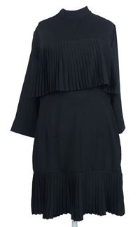 Dámské černé šaty s plisovaním PrettyLittle Thing