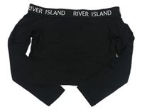 Černé crop triko s logy a lodičkovým výstřihem River Island