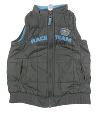 Tmavošedá prošívaná šusťáková zateplená vesta s nápisy a praporky a číslem C&A