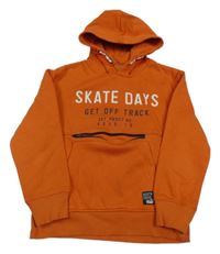 Tmavooranžová mikina s nápisy a kapsou a kapucí C&A