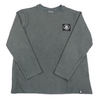 Tmavošedé vzorované triko s nášivkou Chapter young