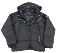 Černá prošívaná šusťáková zimní bunda s nápisem a nášivkou a kapucí PRIMARK