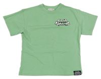 Pistáciové tričko s graffiti nápisy a sprejerem ZARA