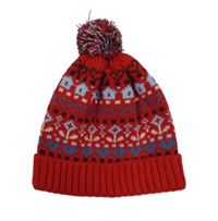 Červená vzorovaná pletená čepice s bambulí