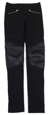 Černé džegíny se zipy a koženkovými koleny H&M