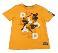 ORanžové tričko s nápisem a panáčky C&A