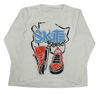 Bílé triko s teniskami