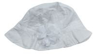 Bílý vzorovaný klobouk s květem C&A