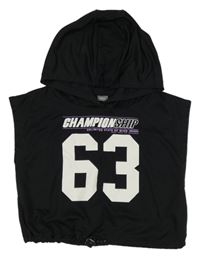 Černé sportovní crop tričko s číslem a kapucí Next