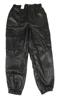 Černé koženkové cuff kalhoty s kapsami River Island