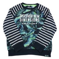 Tmavomodro-bílá pruhovaná mikina s listy a nápisem we